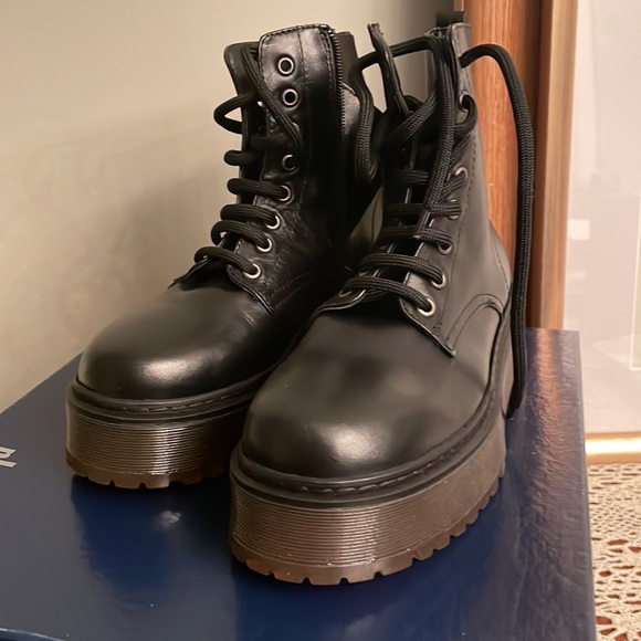 Leather platform combat boots - never worn! - Picture 5 of 5